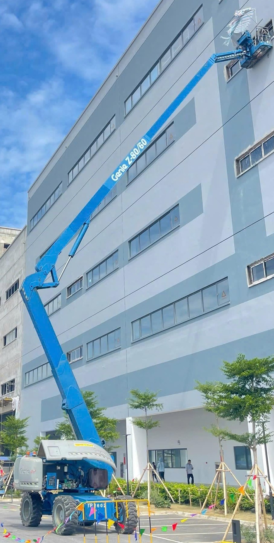 Công ty bán và cho thuê xe nâng người ở Hưng Yên